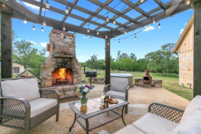 New! Luxury Home with Hot tub, Fire Pit & Hill Country Views